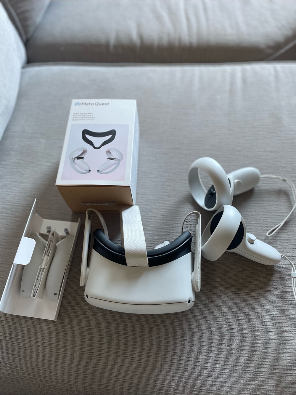Meta Quest 2 Standalone VR Headset in White with Controllers